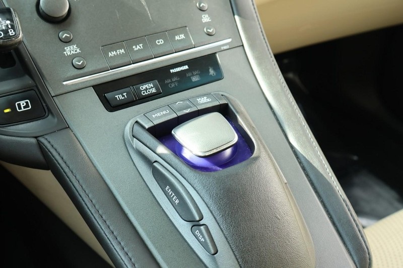 2010 Lexus HS 250h photo 33
