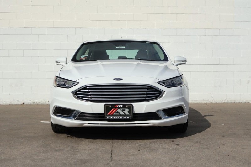 2018 Ford Fusion Hybrid SE photo 2
