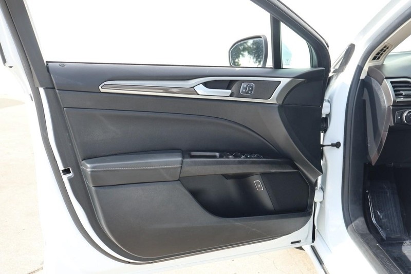 2018 Ford Fusion Hybrid SE photo 16