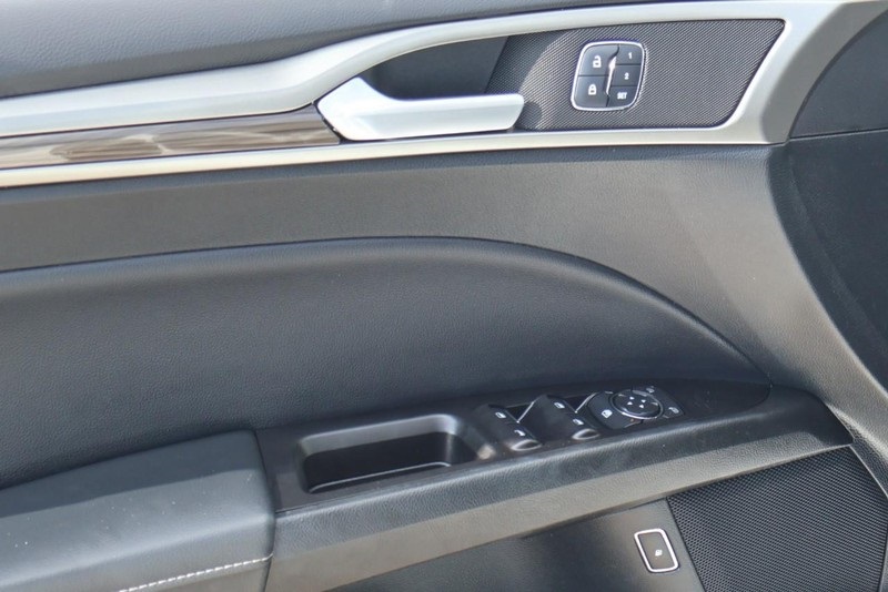 2018 Ford Fusion Hybrid SE photo 17