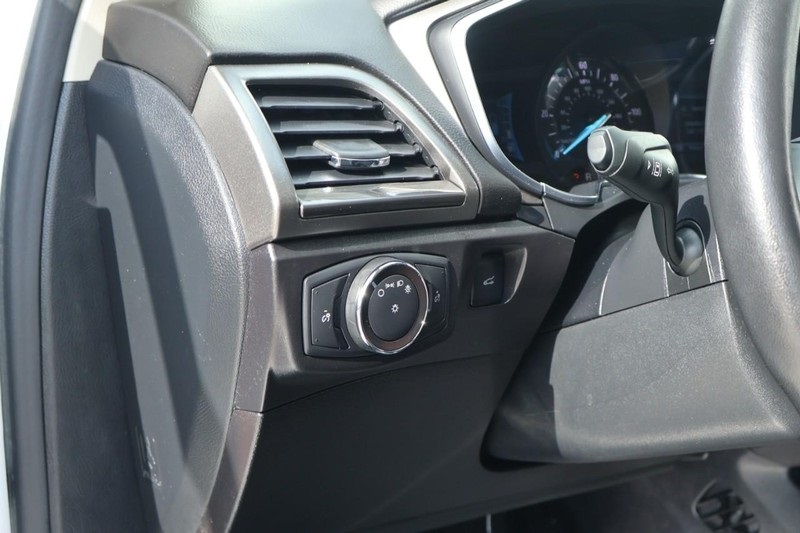 2018 Ford Fusion Hybrid SE photo 18
