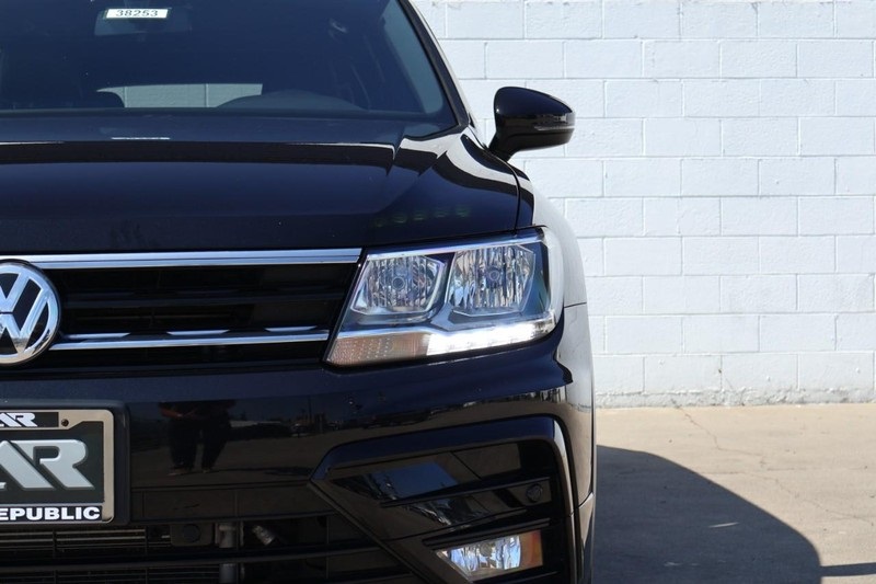 2021 Volkswagen Tiguan SE R-Line Black photo 3