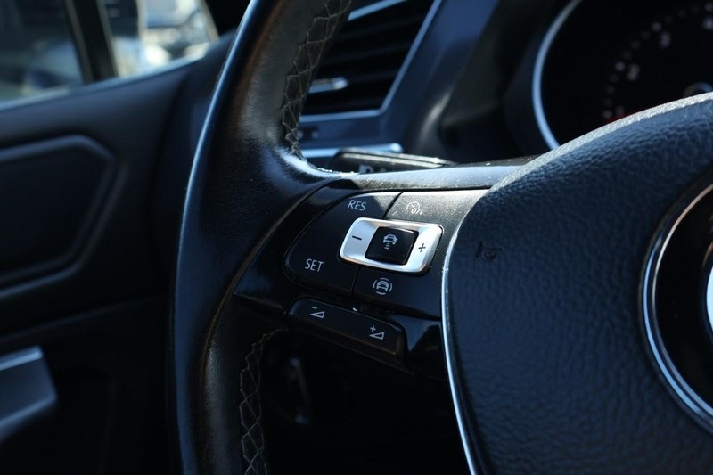 2021 Volkswagen Tiguan SE R-Line Black photo 30