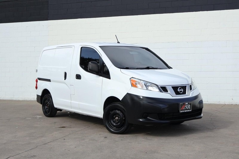 2019 Nissan NV200 S photo 2