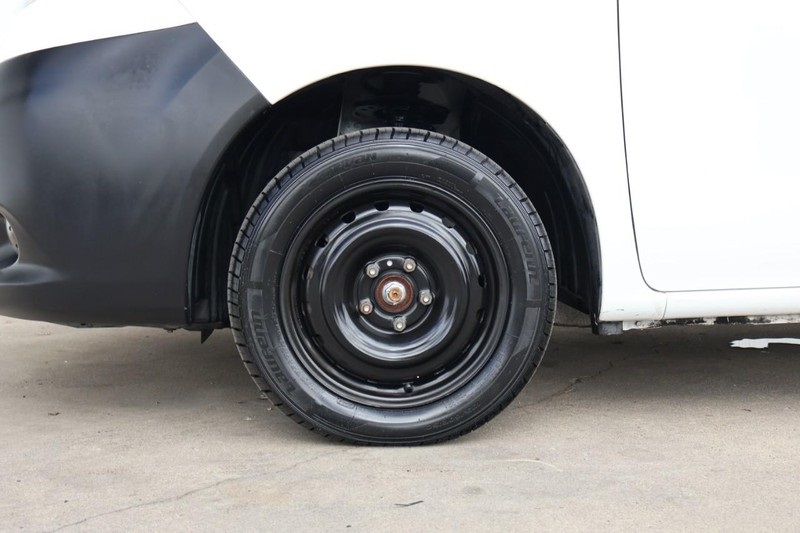 2019 Nissan NV200 S photo 12