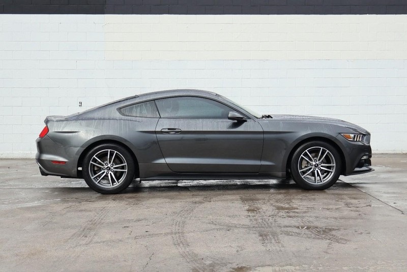 2016 Ford Mustang EcoBoost photo 4