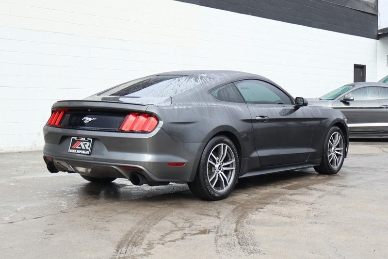 2016 Ford Mustang EcoBoost photo 5