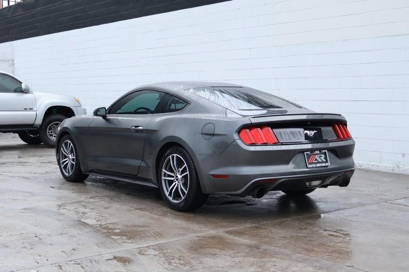 2016 Ford Mustang EcoBoost photo 9