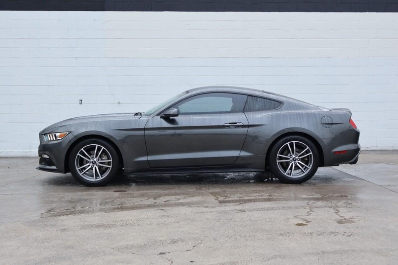 2016 Ford Mustang EcoBoost photo 10