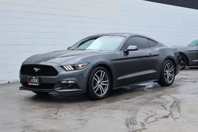 2016 Ford Mustang EcoBoost photo 11