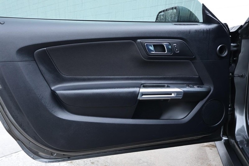 2016 Ford Mustang EcoBoost photo 13