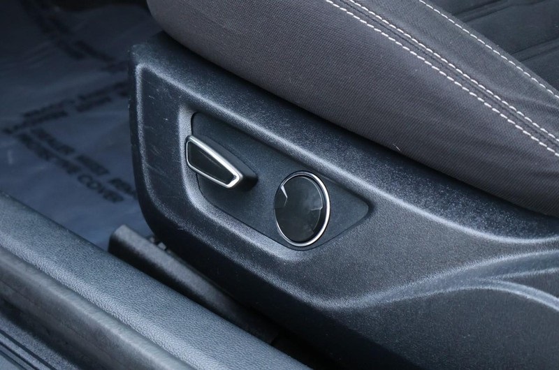 2016 Ford Mustang EcoBoost photo 16