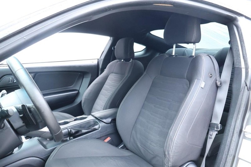 2016 Ford Mustang EcoBoost photo 17
