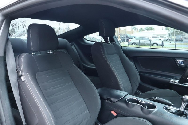2016 Ford Mustang EcoBoost photo 21