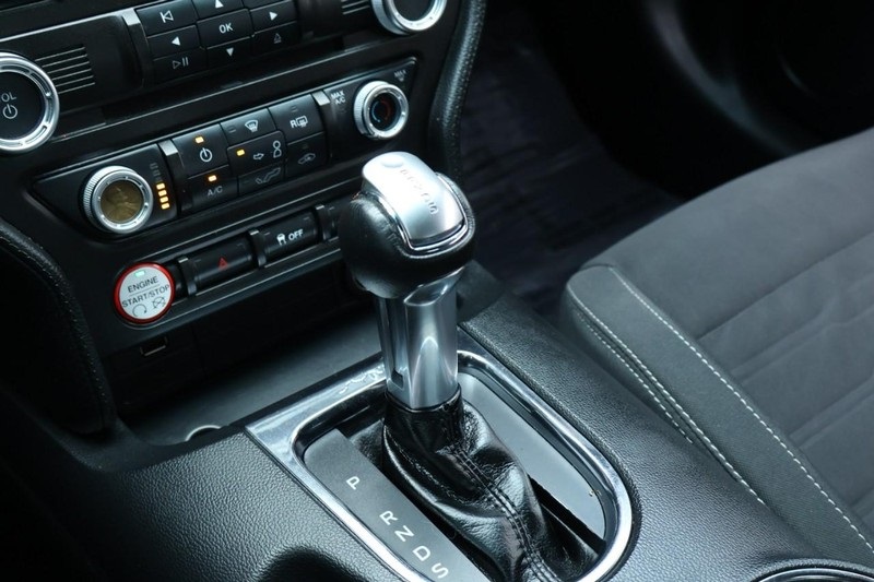2016 Ford Mustang EcoBoost photo 30