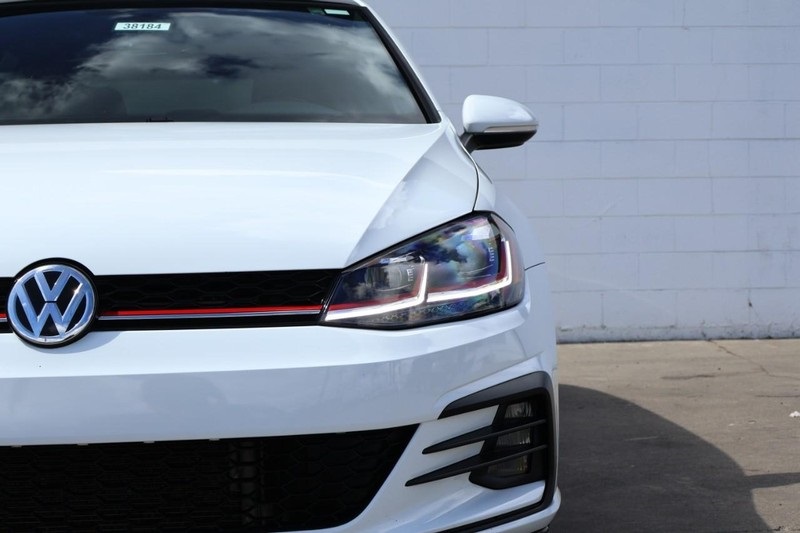 2020 Volkswagen Golf GTI SE photo 2