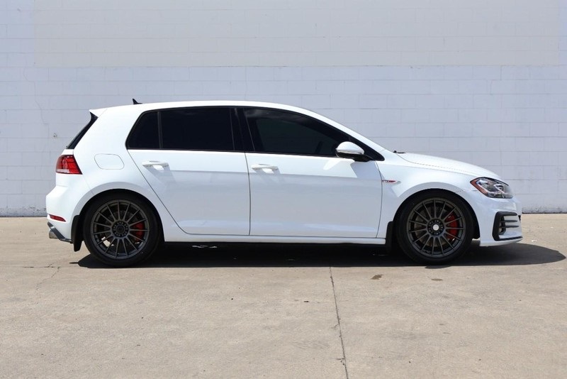 2020 Volkswagen Golf GTI SE photo 3