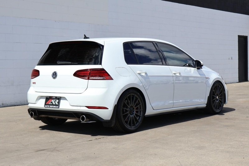 2020 Volkswagen Golf GTI SE photo 4