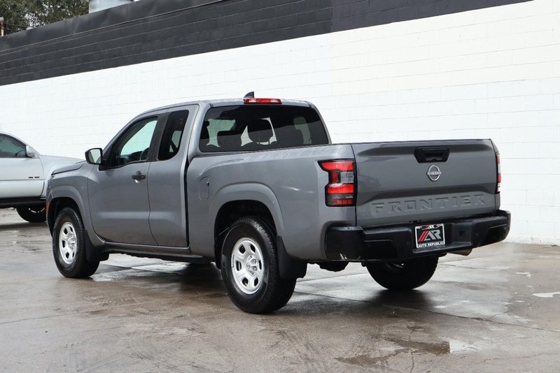 2022 Nissan Frontier S photo 9