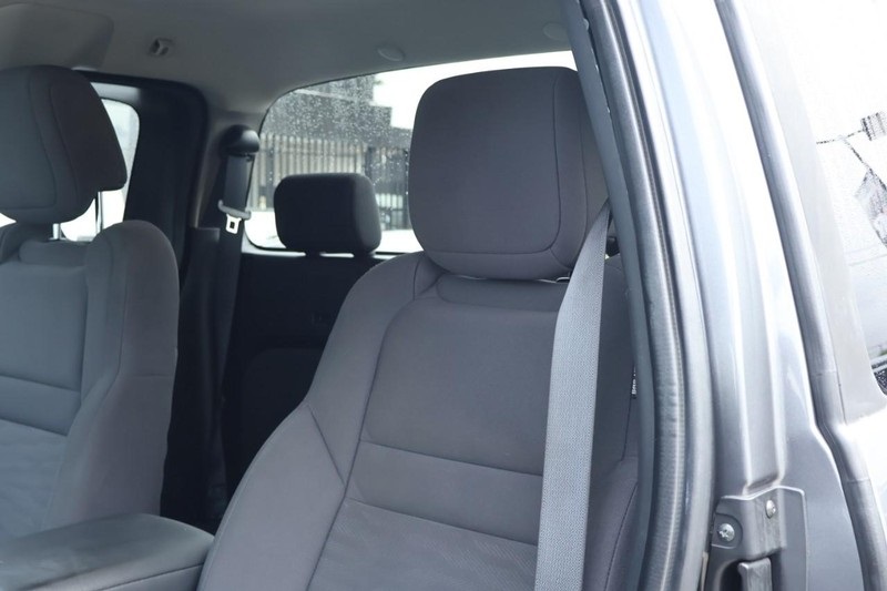 2022 Nissan Frontier S photo 19