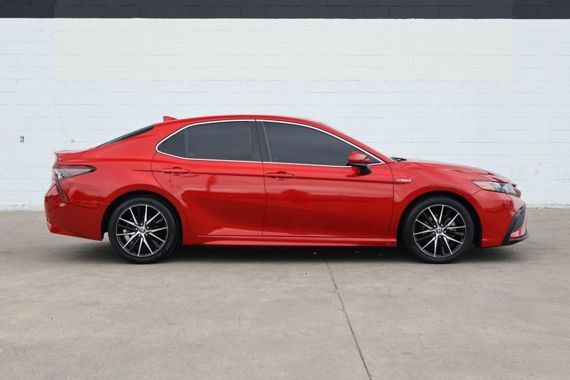 2021 Toyota Camry Hybrid SE photo 4