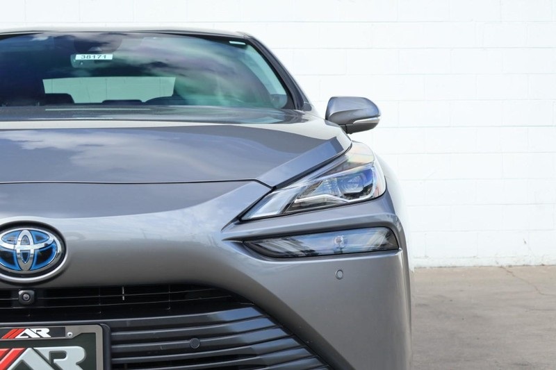 2021 Toyota Mirai XLE photo 3
