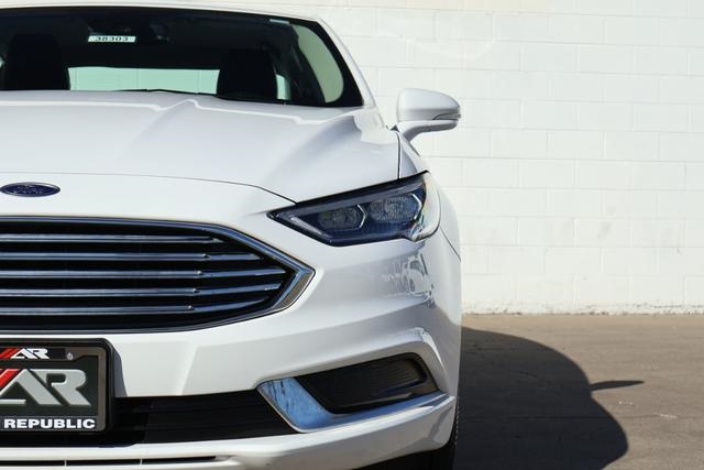 2018 Ford Fusion Hybrid SE photo 3