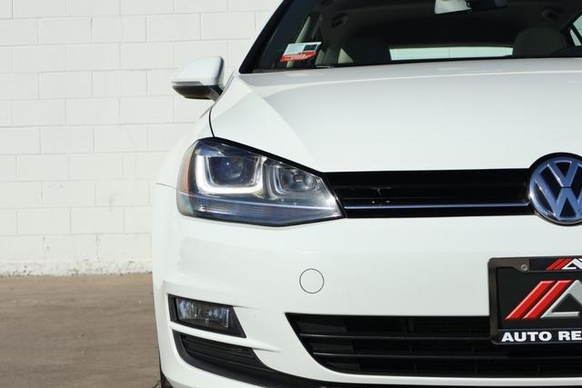 2016 Volkswagen Golf Base TDI SEL photo 3