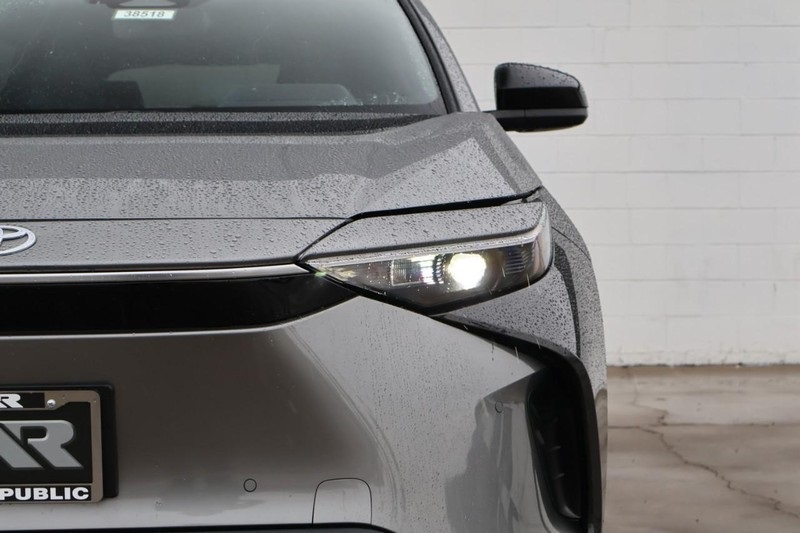 2023 Toyota bZ4X XLE photo 3