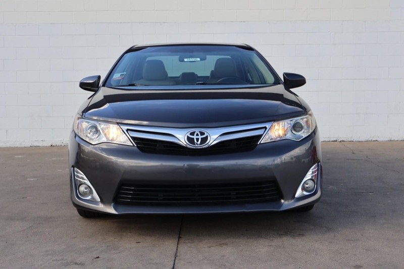 2012 Toyota Camry XLE photo 2