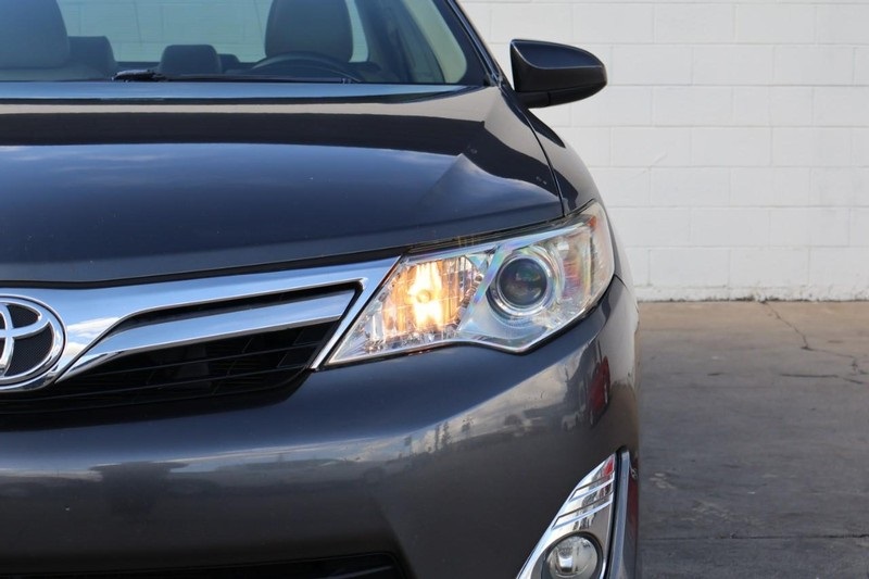 2012 Toyota Camry XLE photo 3