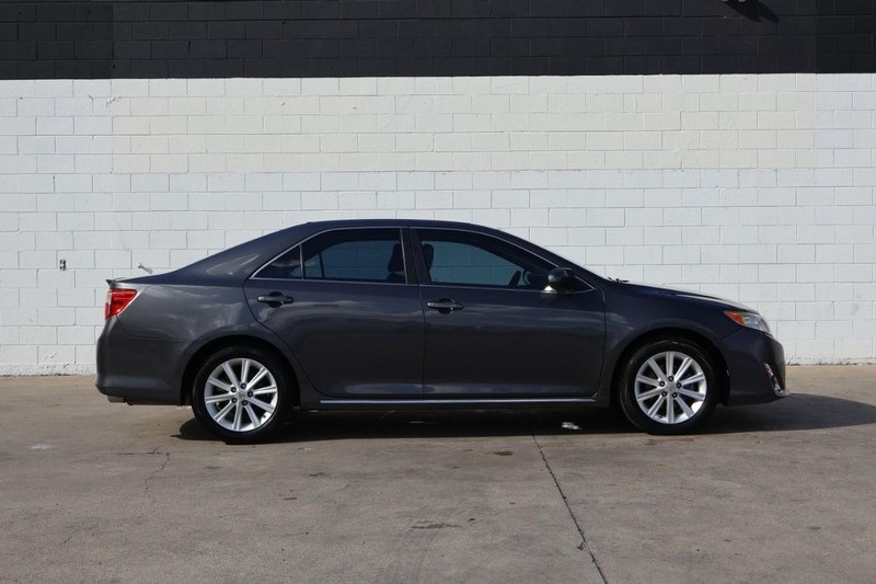 2012 Toyota Camry XLE photo 4