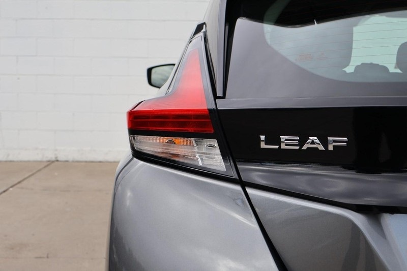 2021 Nissan Leaf SV photo 3