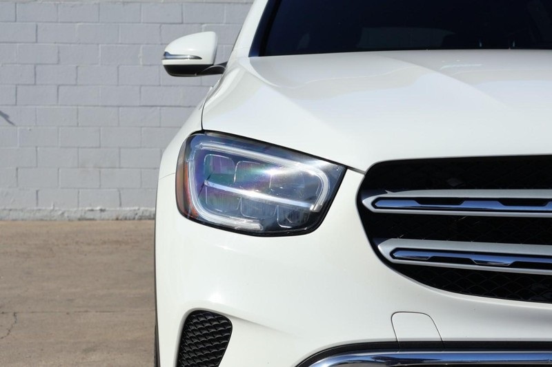 2020 Mercedes Benz GLC 300 photo 3