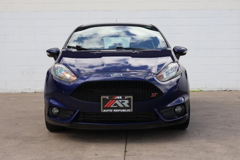 2016 Ford Fiesta ST photo 2