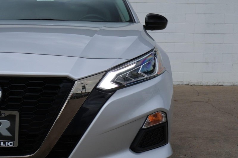 2022 Nissan Altima 2.5 SR photo 3