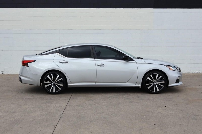2022 Nissan Altima 2.5 SR photo 4