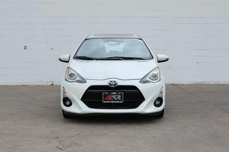2015 Toyota Prius C Four photo 2