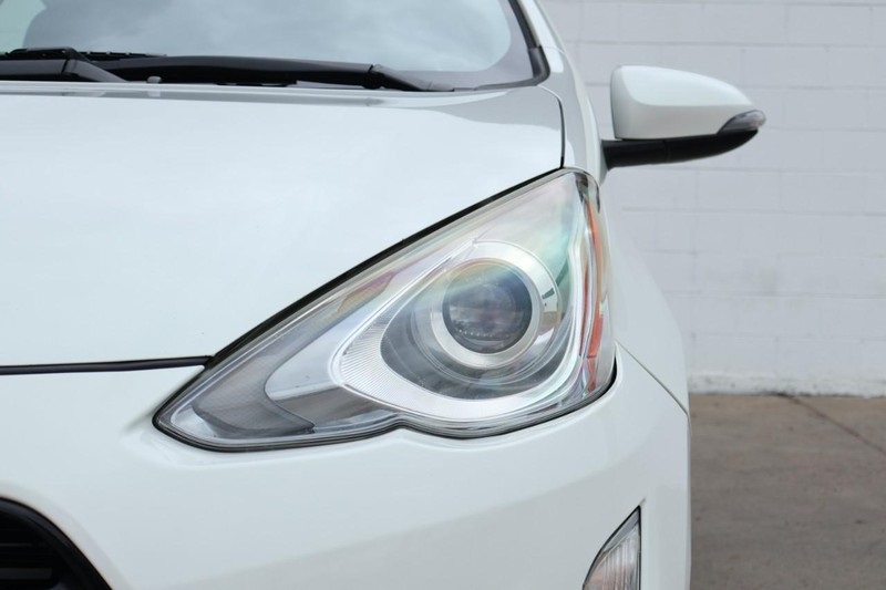 2015 Toyota Prius C Four photo 3