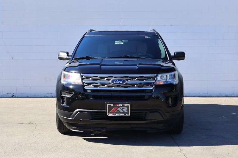 2018 Ford Explorer Base photo 2