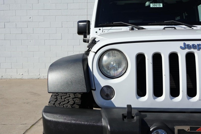 2015 Jeep Wrangler Unlimited Rubicon photo 3