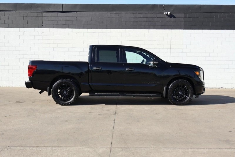2018 Nissan Titan SV photo 4