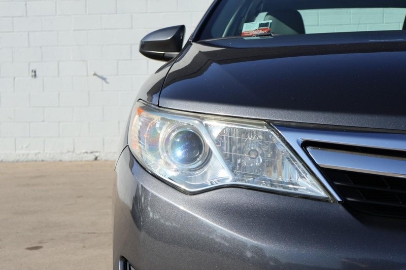 2012 Toyota Camry LE photo 3