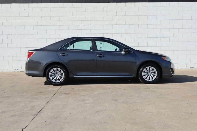 2012 Toyota Camry LE photo 4