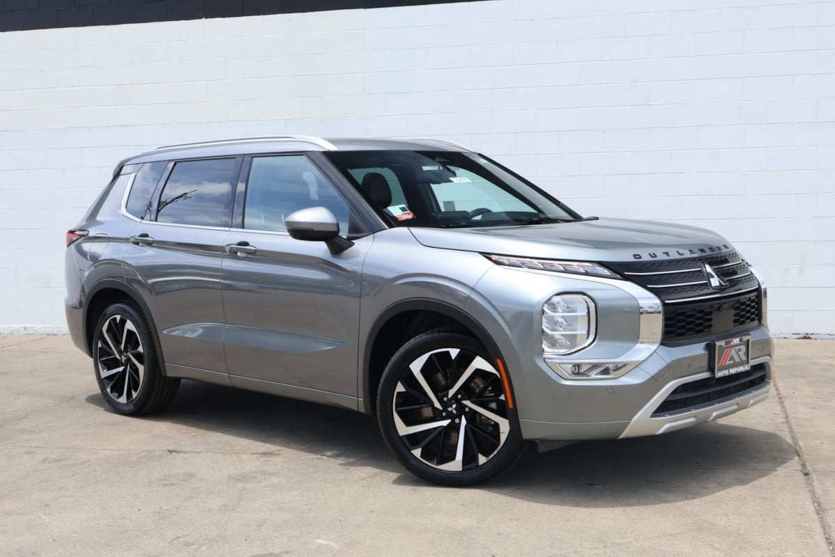 2022 Mitsubishi Outlander SEL FWD's photo