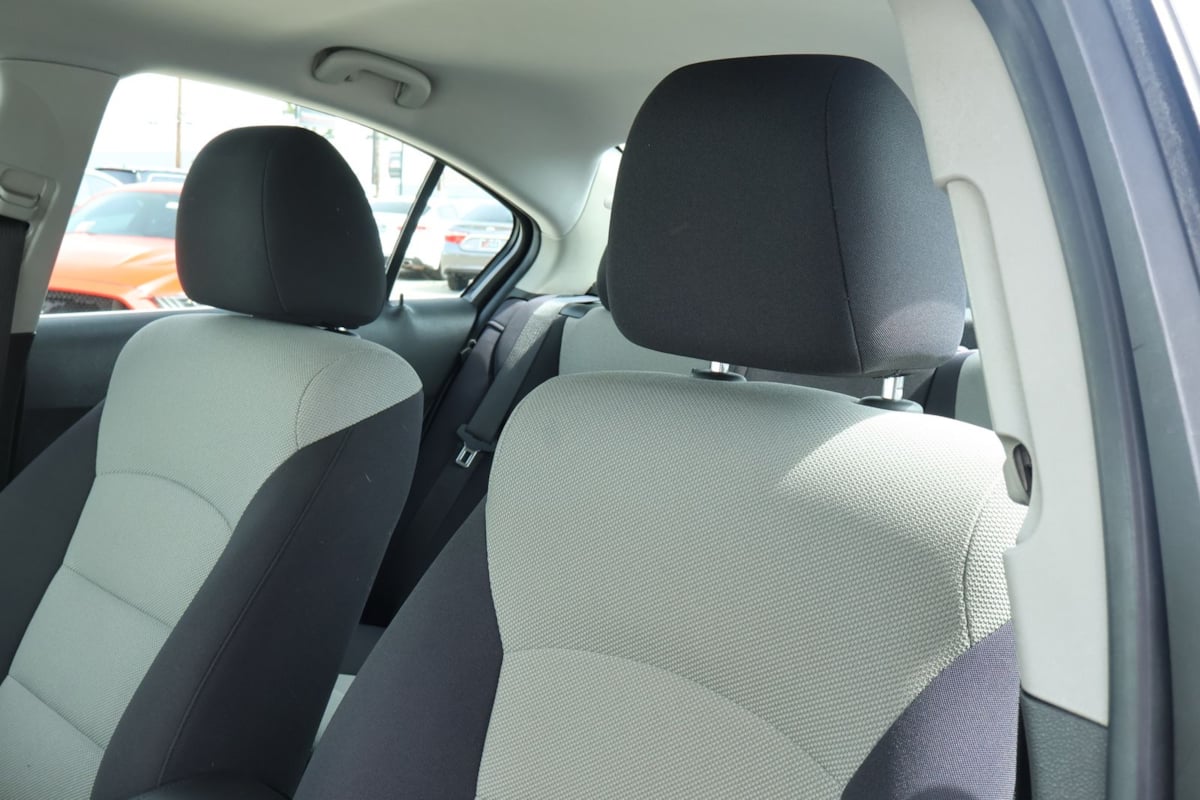 2012 Chevrolet Cruze LS - Photo 18