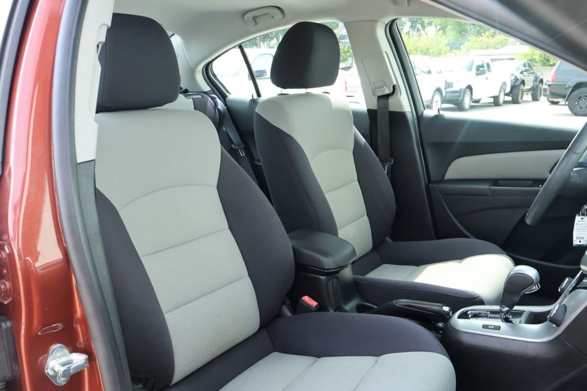 2012 Chevrolet Cruze LS - Photo 20