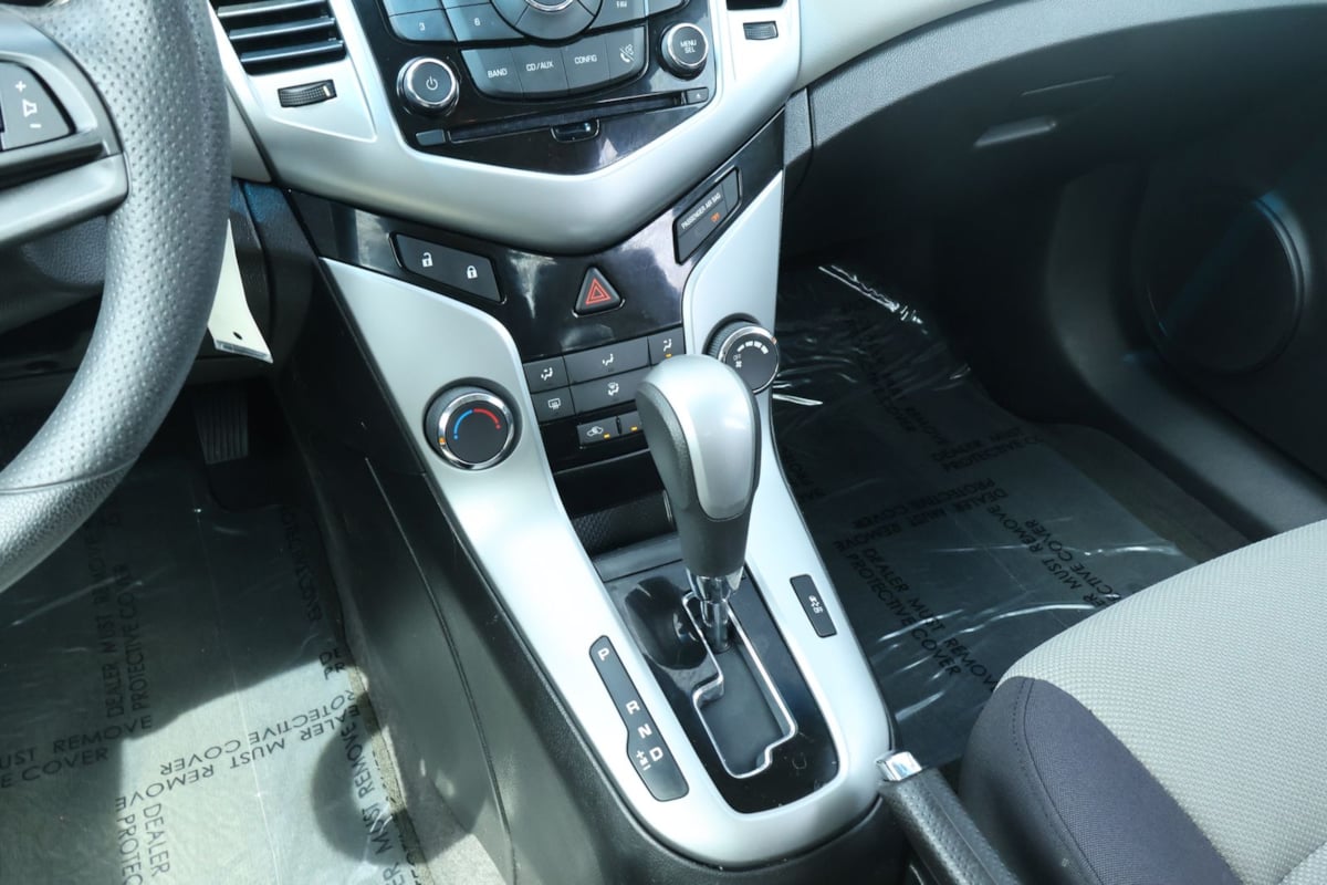 2012 Chevrolet Cruze LS - Photo 27