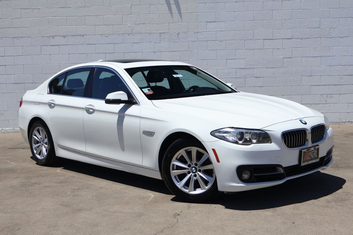 2015 BMW 5 Series 528i RWD photo