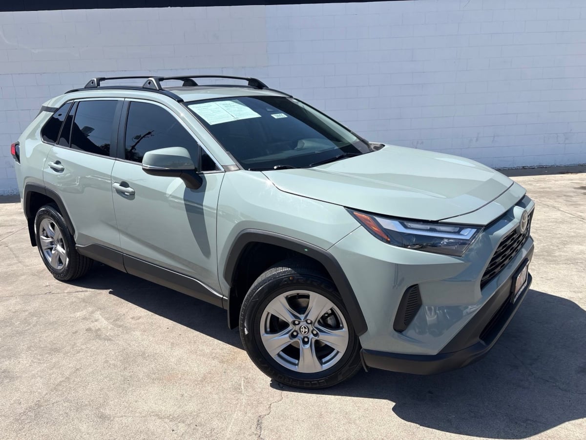 2022 Toyota RAV4 XLE FWD photo